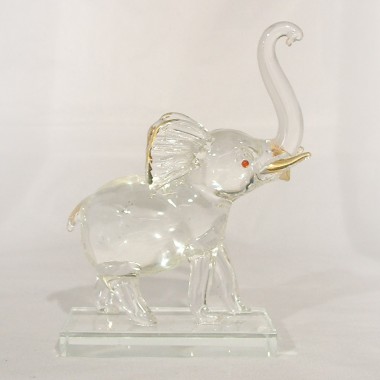 Elephant sur socle en verre