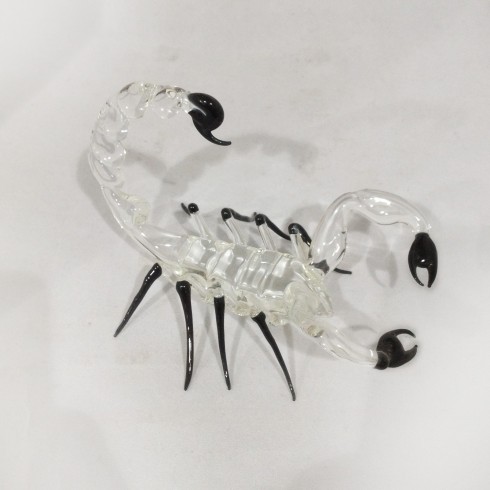 Scorpion transparent en verre