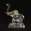 Elephant sur socle en verre