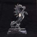 Grand cheval sur socle en verre