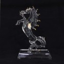 Cheval sur socle en verre