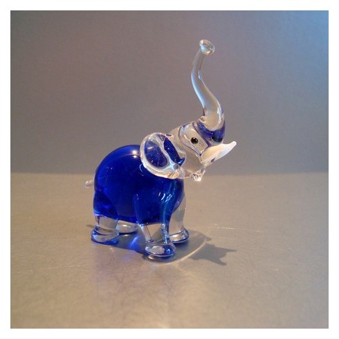 Eléphant bleu en verre