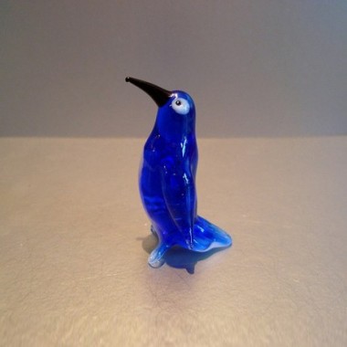 Pingouin bleu en verre
