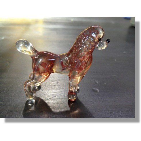  Caniche en verre rouge 