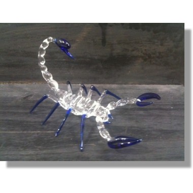  Scorpion en verre bleu transparent 