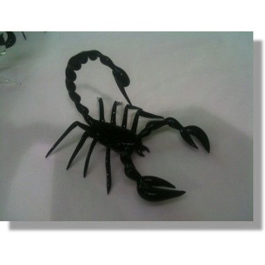  Scorpion en verre noir 
