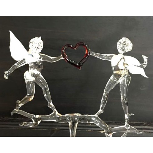 Duo d'anges avec un coeur en verre