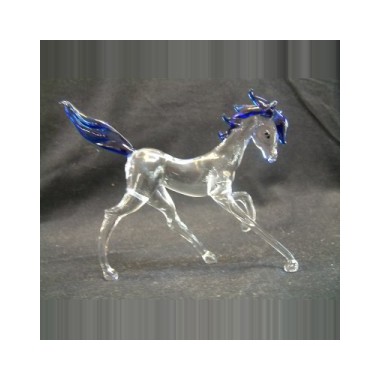 Cheval au pas en verre