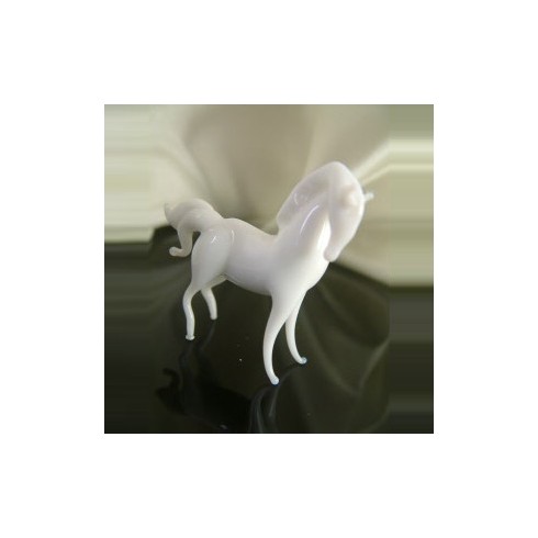 Cheval blanc en verre