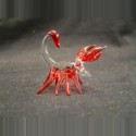 Petit scorpion agressif en verre